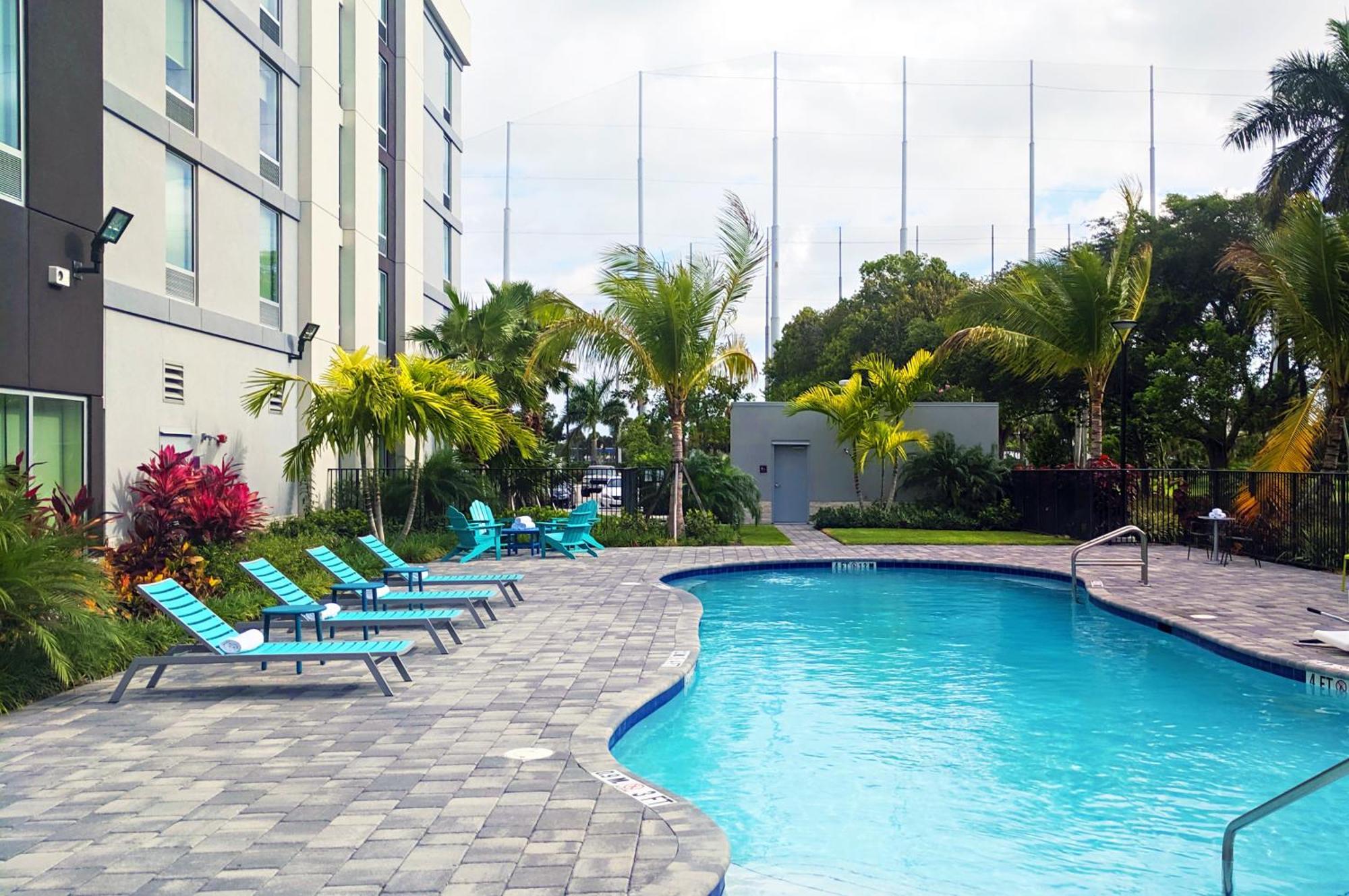 Home2 By Hilton West Palm Airport 3*